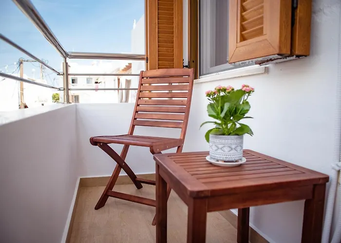 Anasasmos House アパート